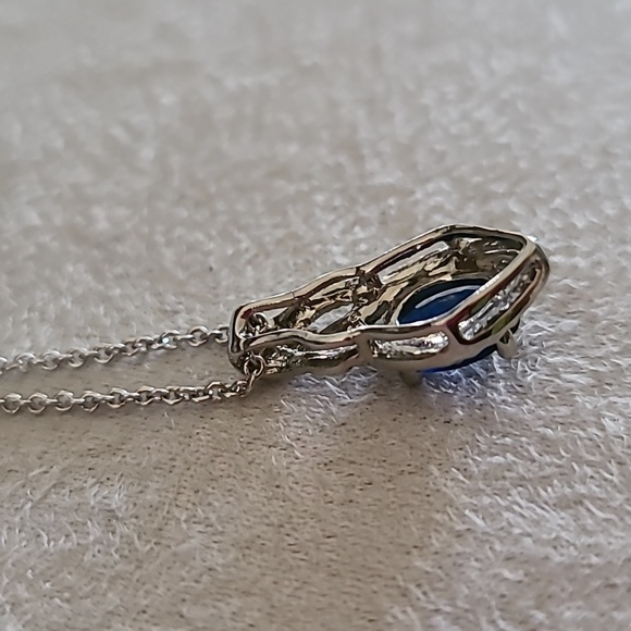 FINE SILVER PLATED NAVY BLUE & WHITE CRYSTAL PENDANT APPROX 18" - Picture 11 of 16